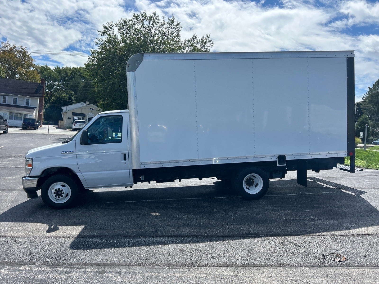 2021 Ford E-350SD Base Cutaway