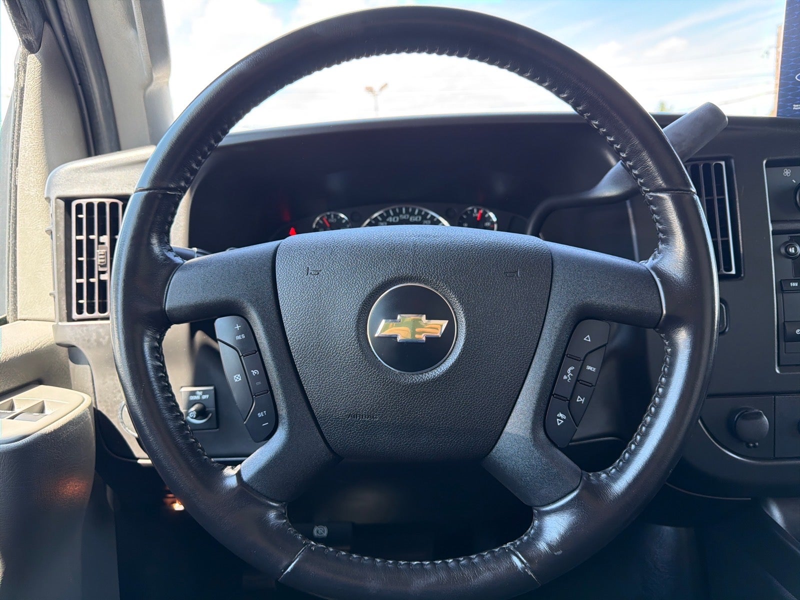 2022 Chevrolet Express 3500 Work Van Cutaway