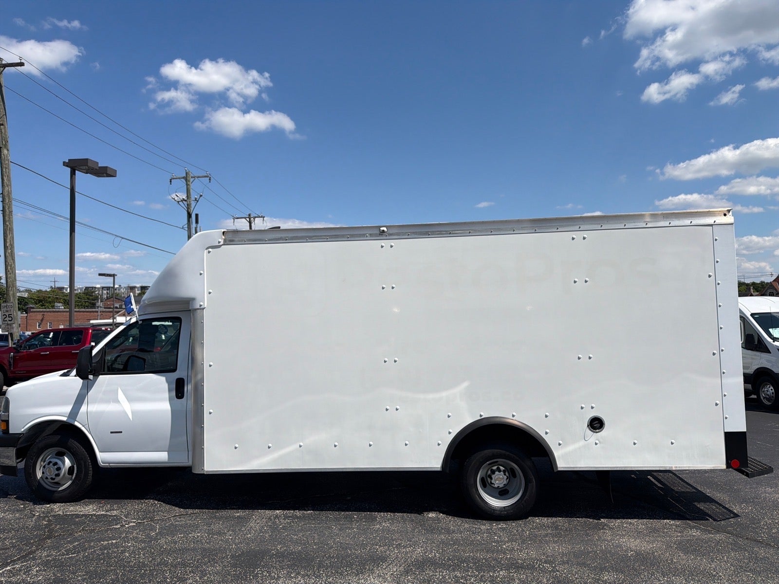 2022 Chevrolet Express 3500 Work Van Cutaway