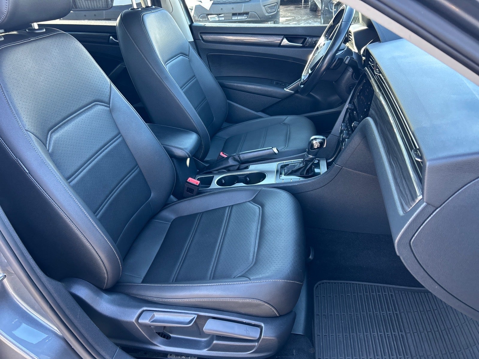 2020 Volkswagen Passat 2.0T R-Line