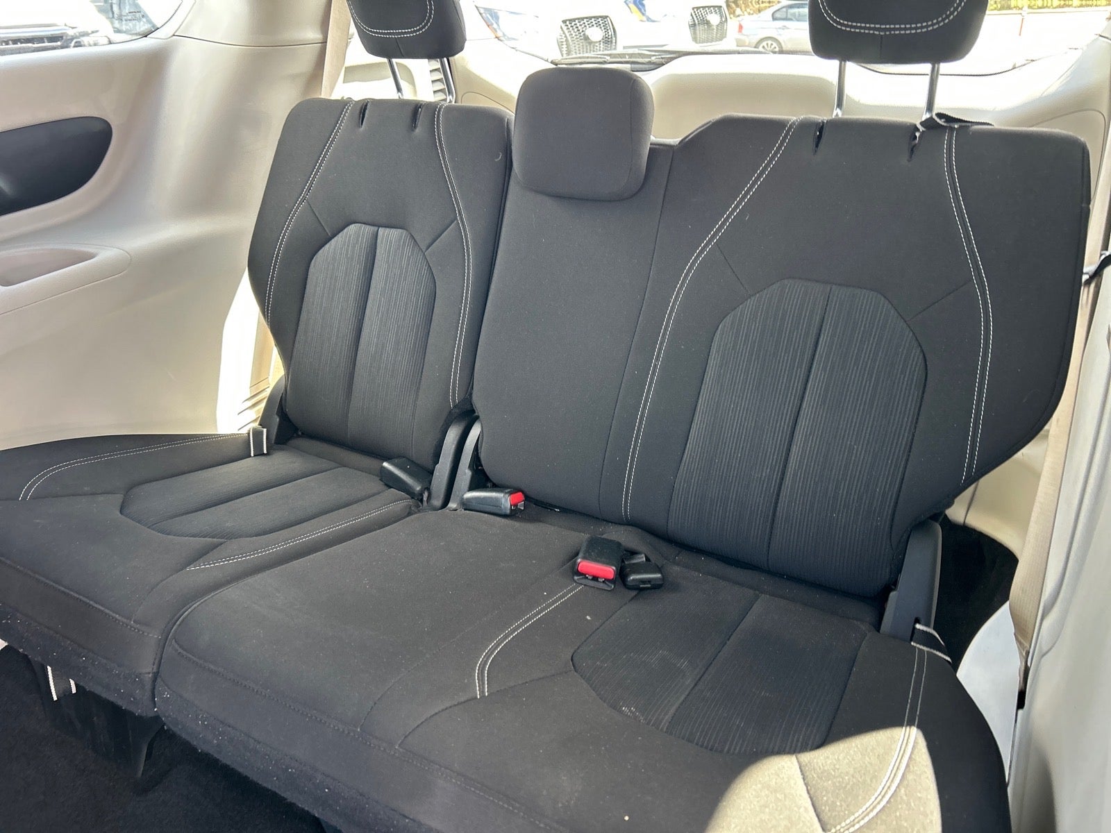 2022 Chrysler Voyager LX