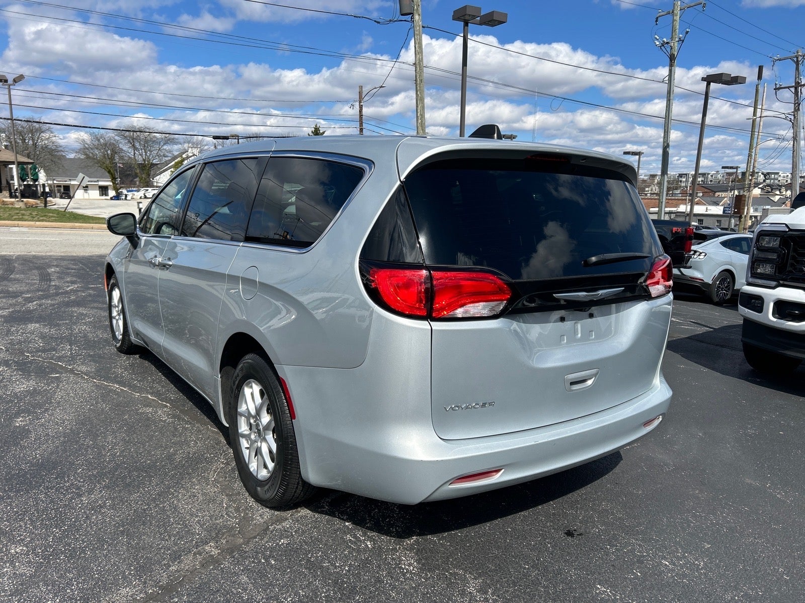 2022 Chrysler Voyager LX