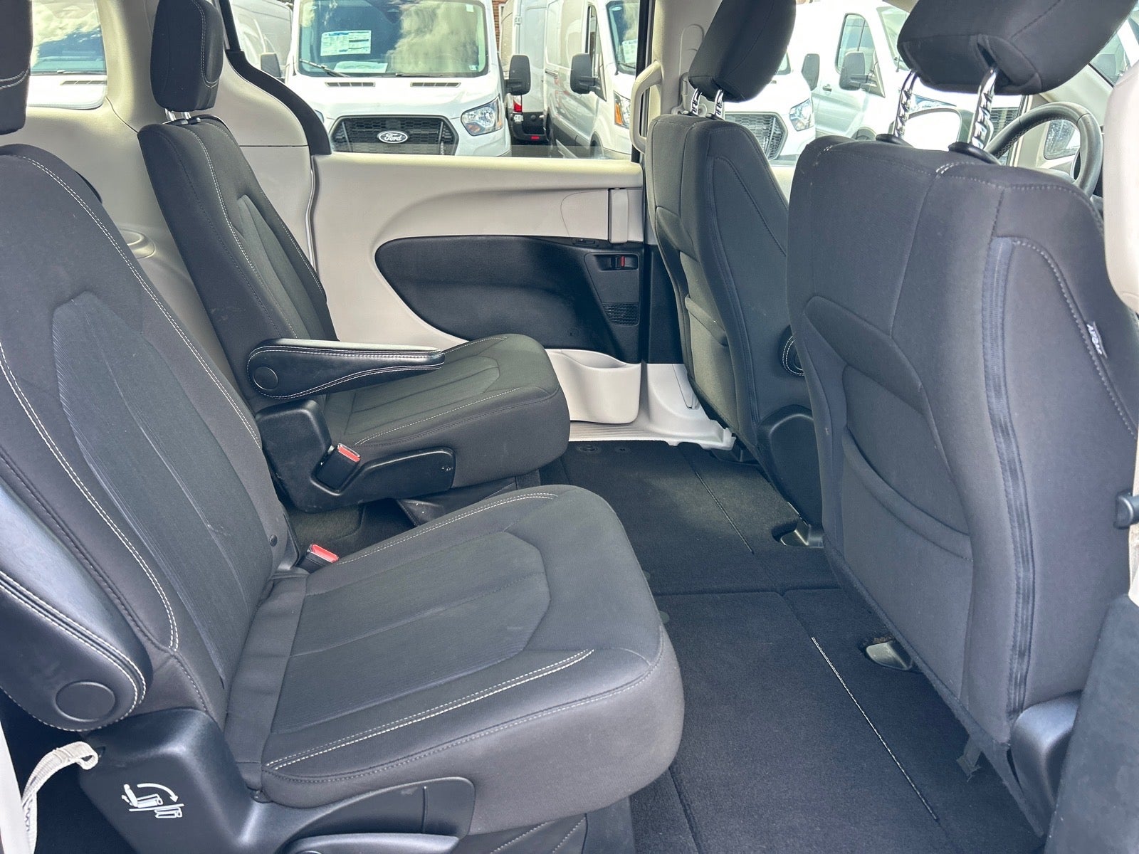 2022 Chrysler Voyager LX