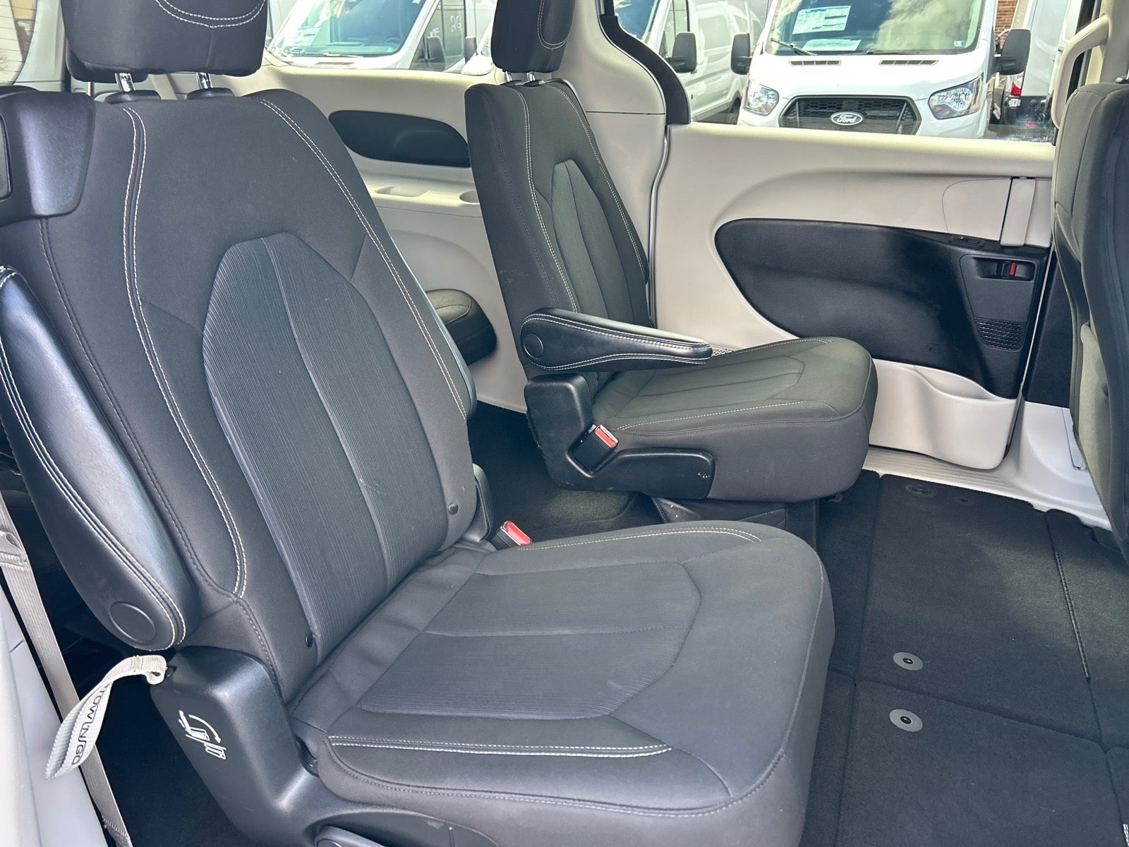 2022 Chrysler Voyager LX