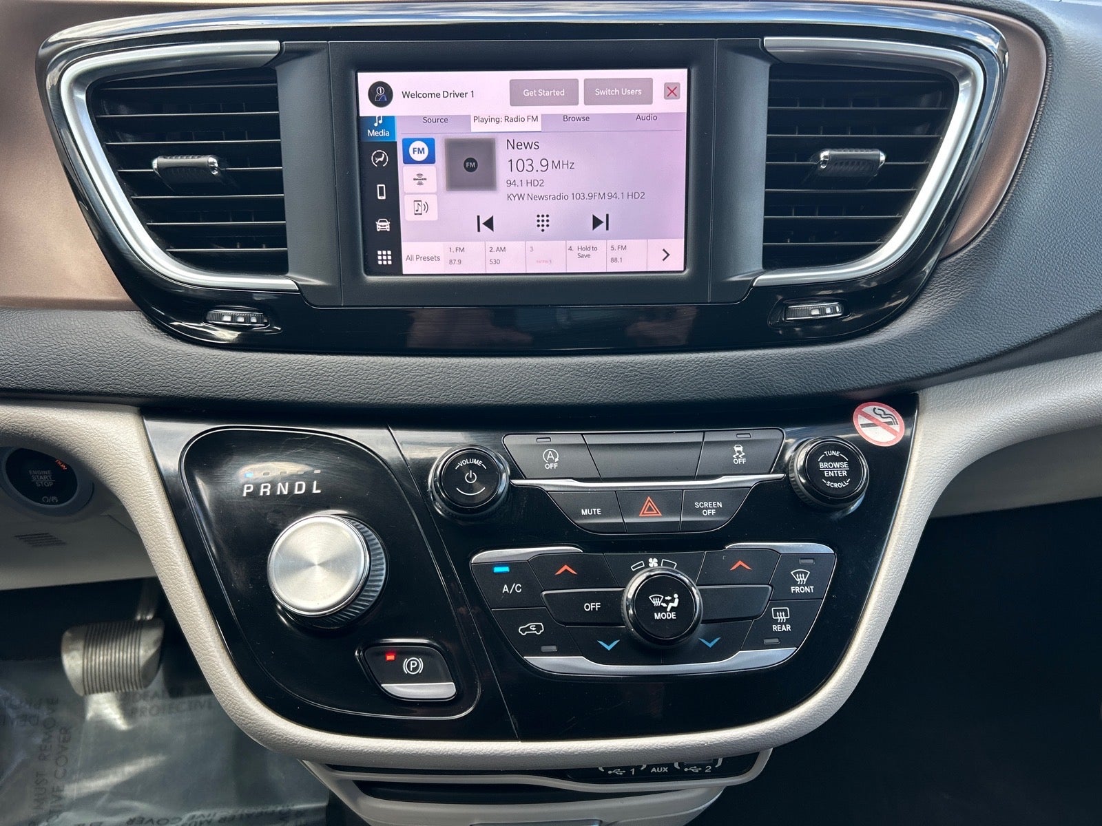 2022 Chrysler Voyager LX