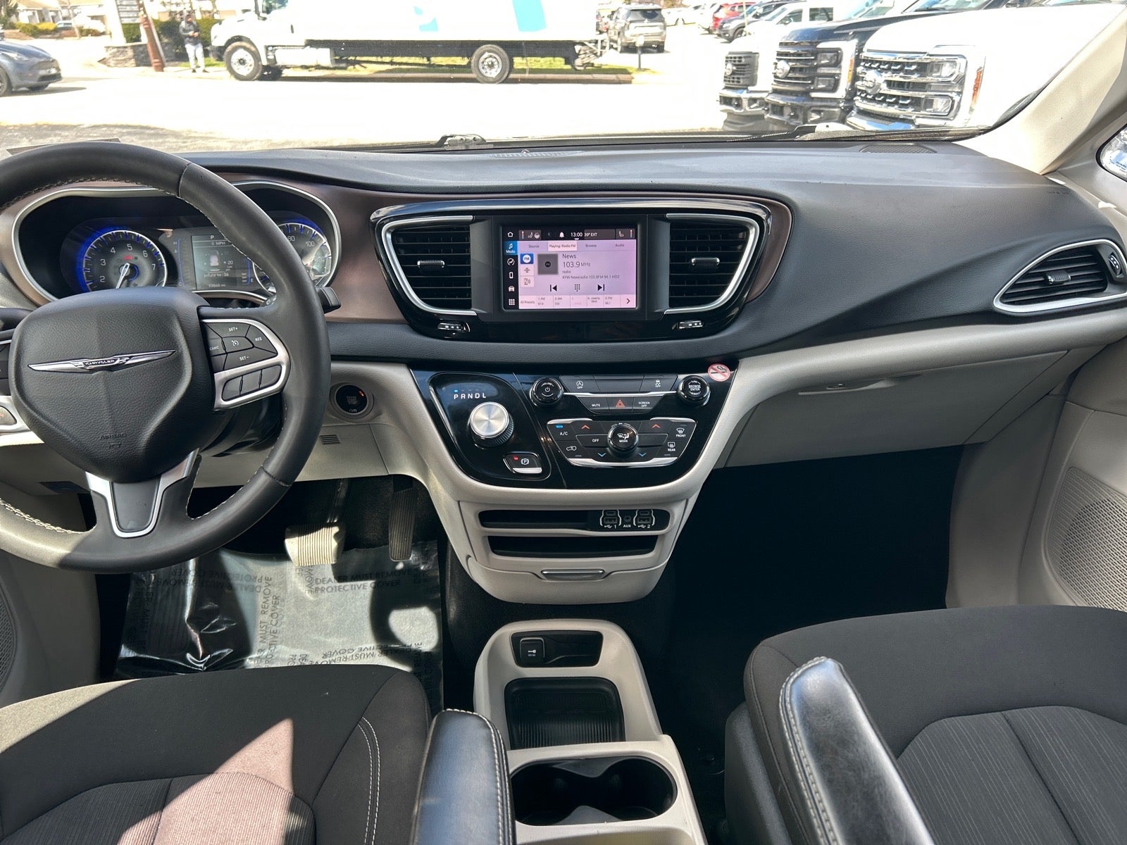 2022 Chrysler Voyager LX