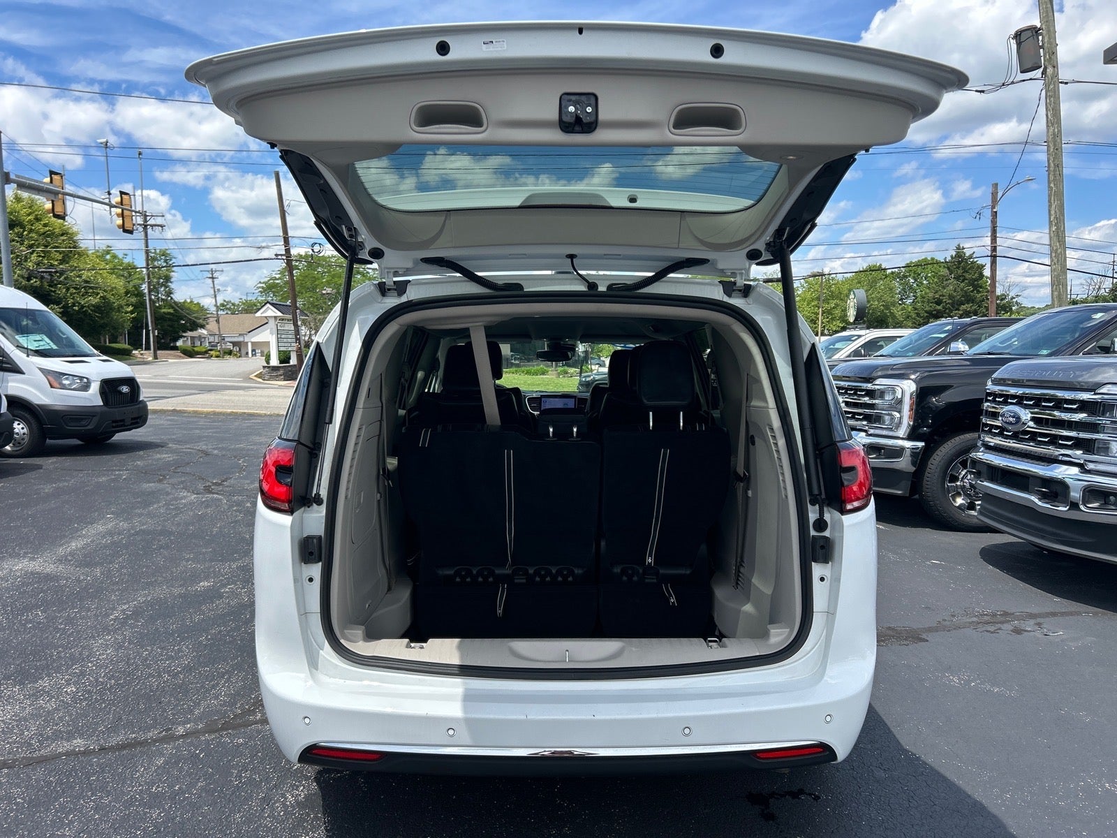 2023 Chrysler Pacifica Hybrid Touring L