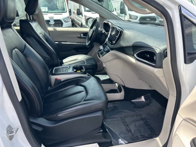 2023 Chrysler Pacifica Hybrid Touring L