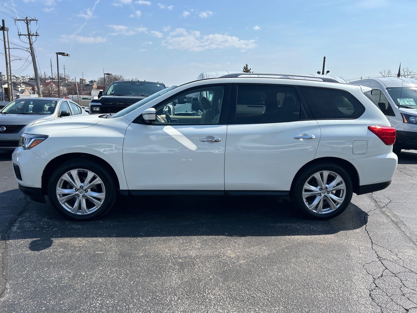 2019 Nissan Pathfinder SL