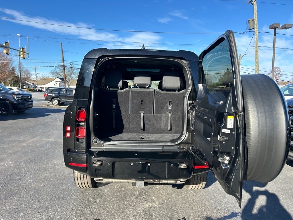 2023 Land Rover Defender 130 X-Dynamic SE