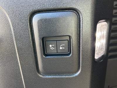 2023 Land Rover Defender 130 X-Dynamic SE