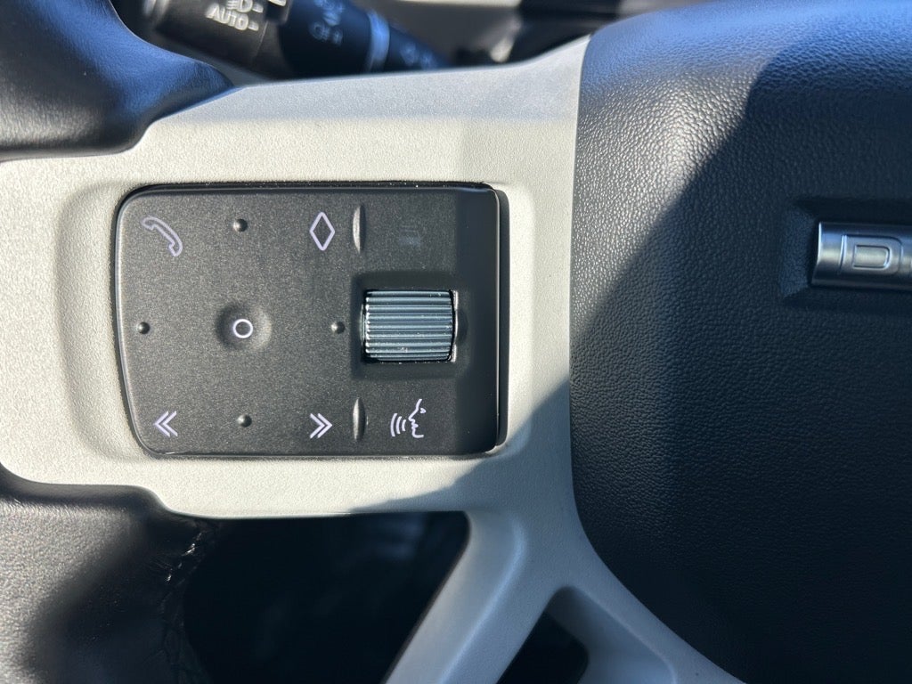 2023 Land Rover Defender 130 X-Dynamic SE