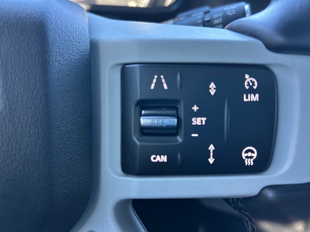 2023 Land Rover Defender 130 X-Dynamic SE