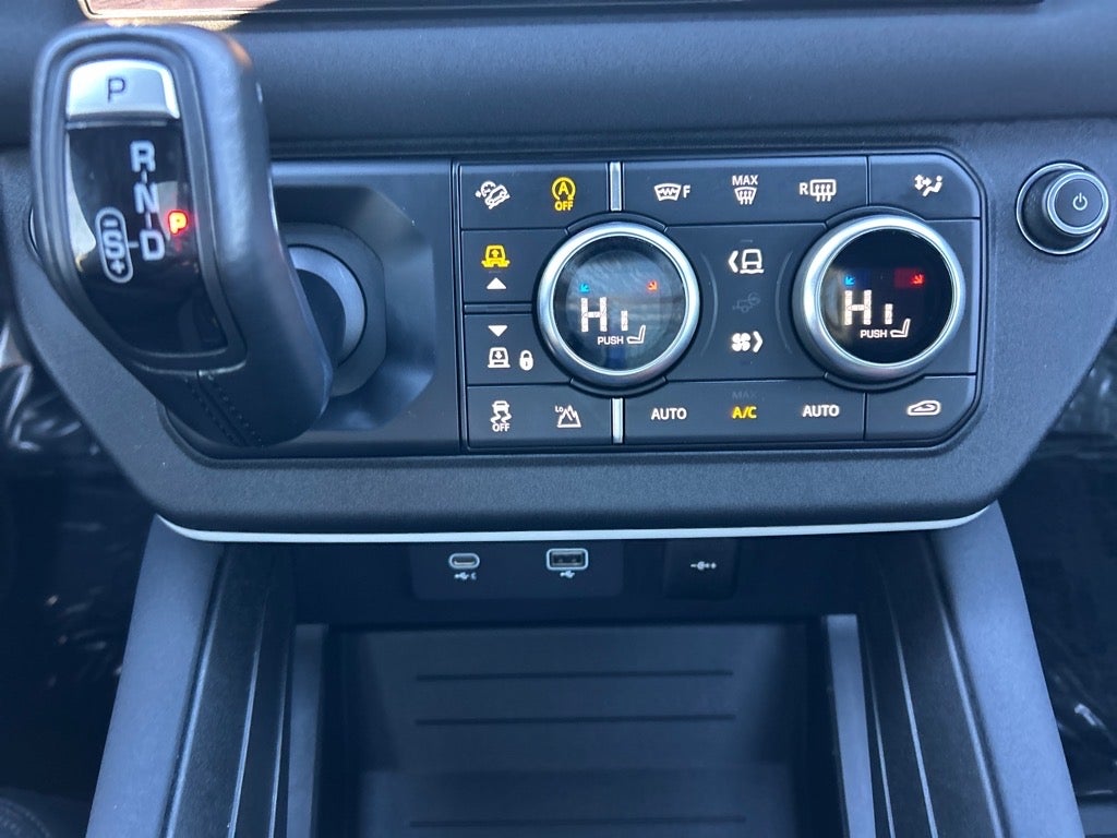 2023 Land Rover Defender 130 X-Dynamic SE