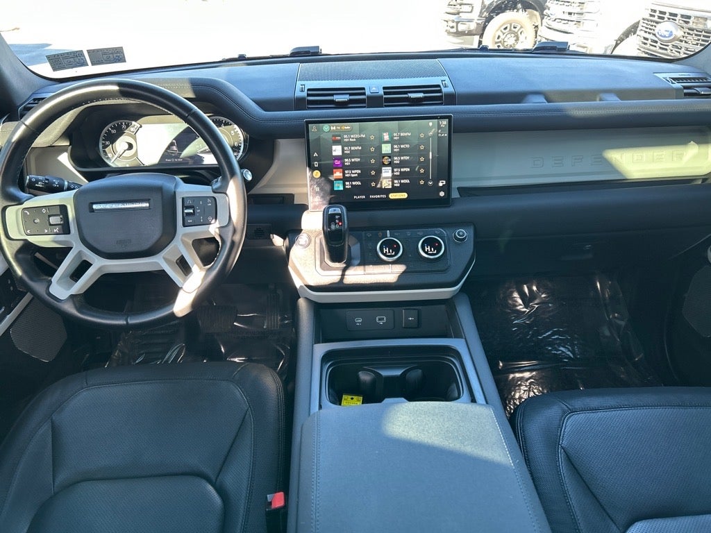 2023 Land Rover Defender 130 X-Dynamic SE