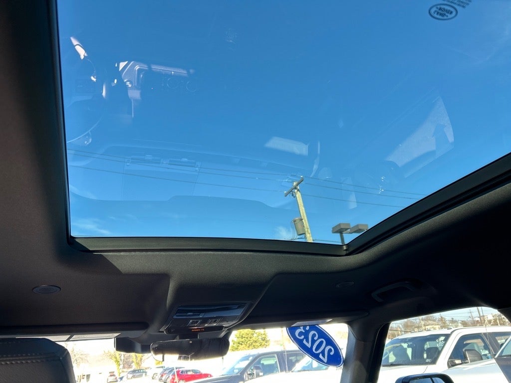 2023 Land Rover Defender 130 X-Dynamic SE