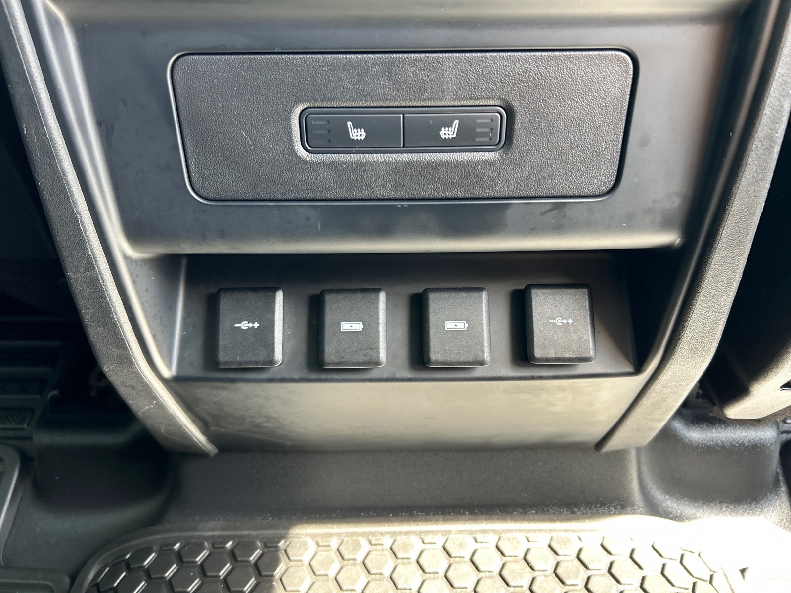 2020 Land Rover Defender 110 SE
