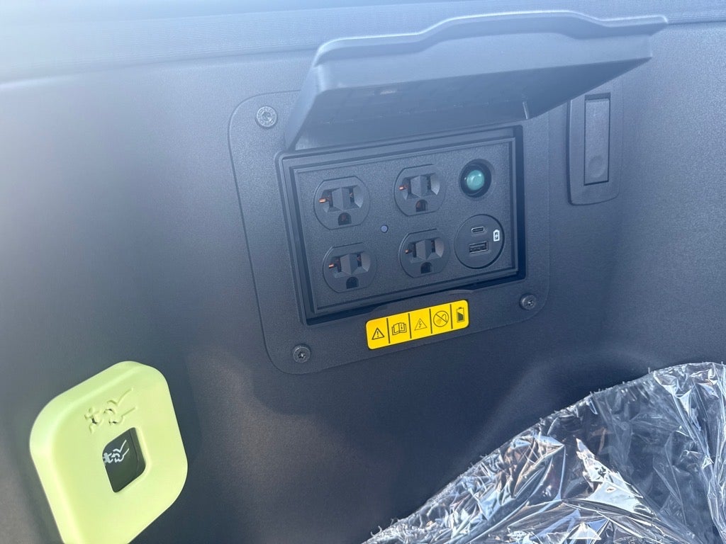 2025 Ford F-150 Lightning Flash