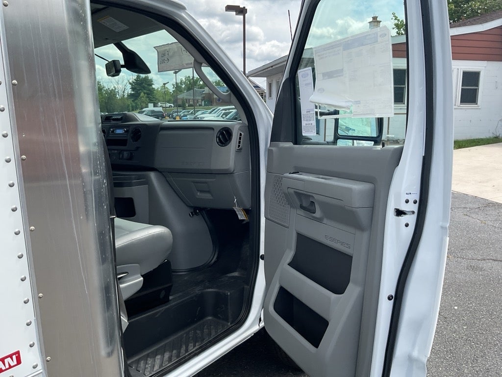 2025 Ford E-350SD Base 15 FT Box Van