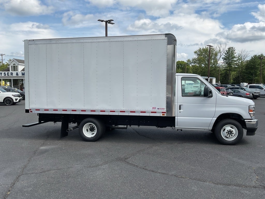 2025 Ford E-350SD Base 15 FT Box Van