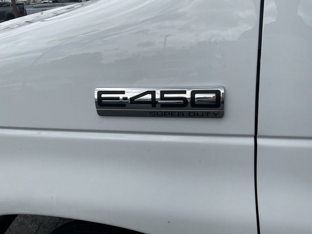 2025 Ford E-450SD Base 17 FT Box Van