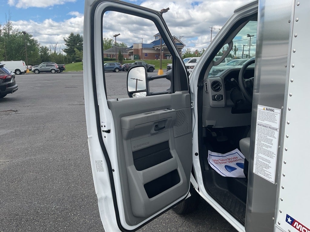 2025 Ford E-450SD Base 17 FT Box Van