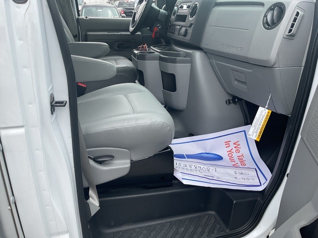 2025 Ford E-450SD Base 17 FT Box Van
