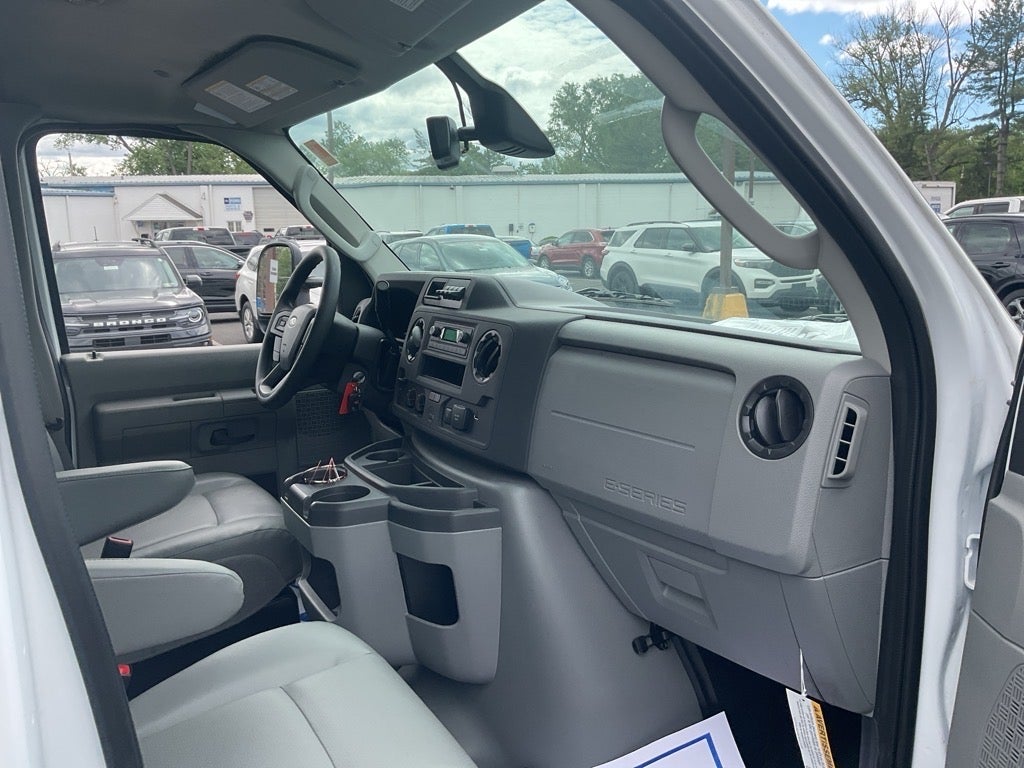 2025 Ford E-450SD Base 17 FT Box Van