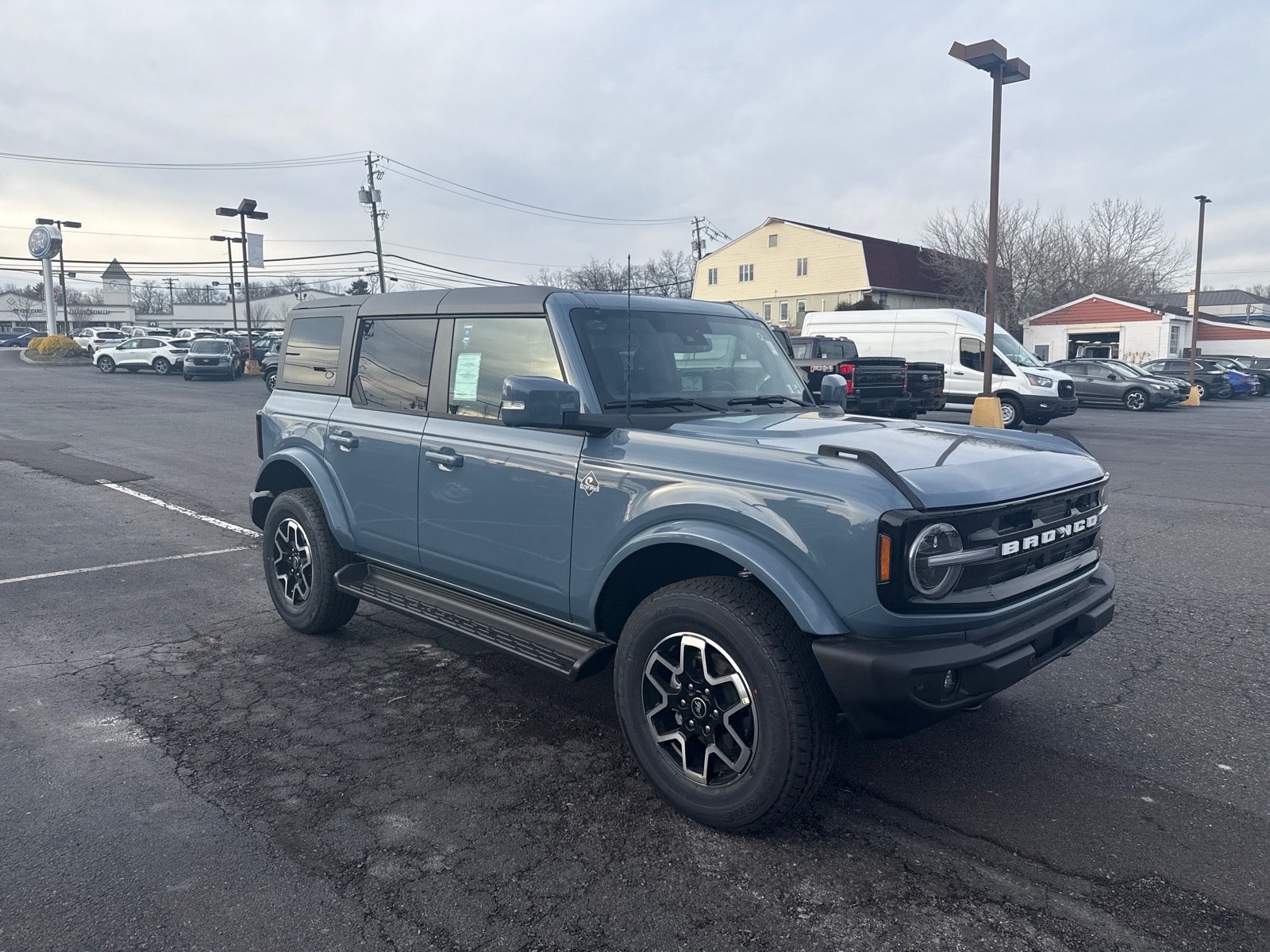2025 Ford Bronco Outer Banks
