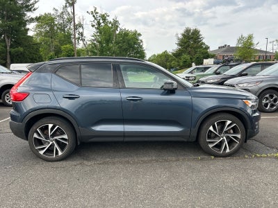 2022 Volvo XC40 R-Design