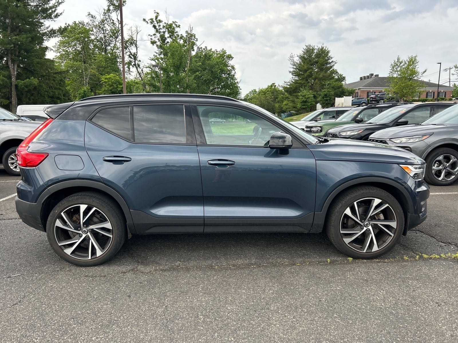 2022 Volvo XC40 R-Design