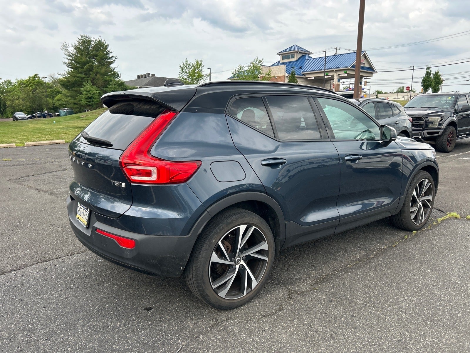 2022 Volvo XC40 R-Design
