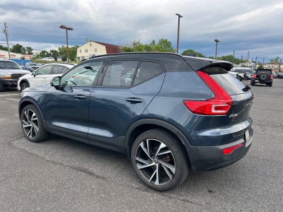 2022 Volvo XC40 R-Design