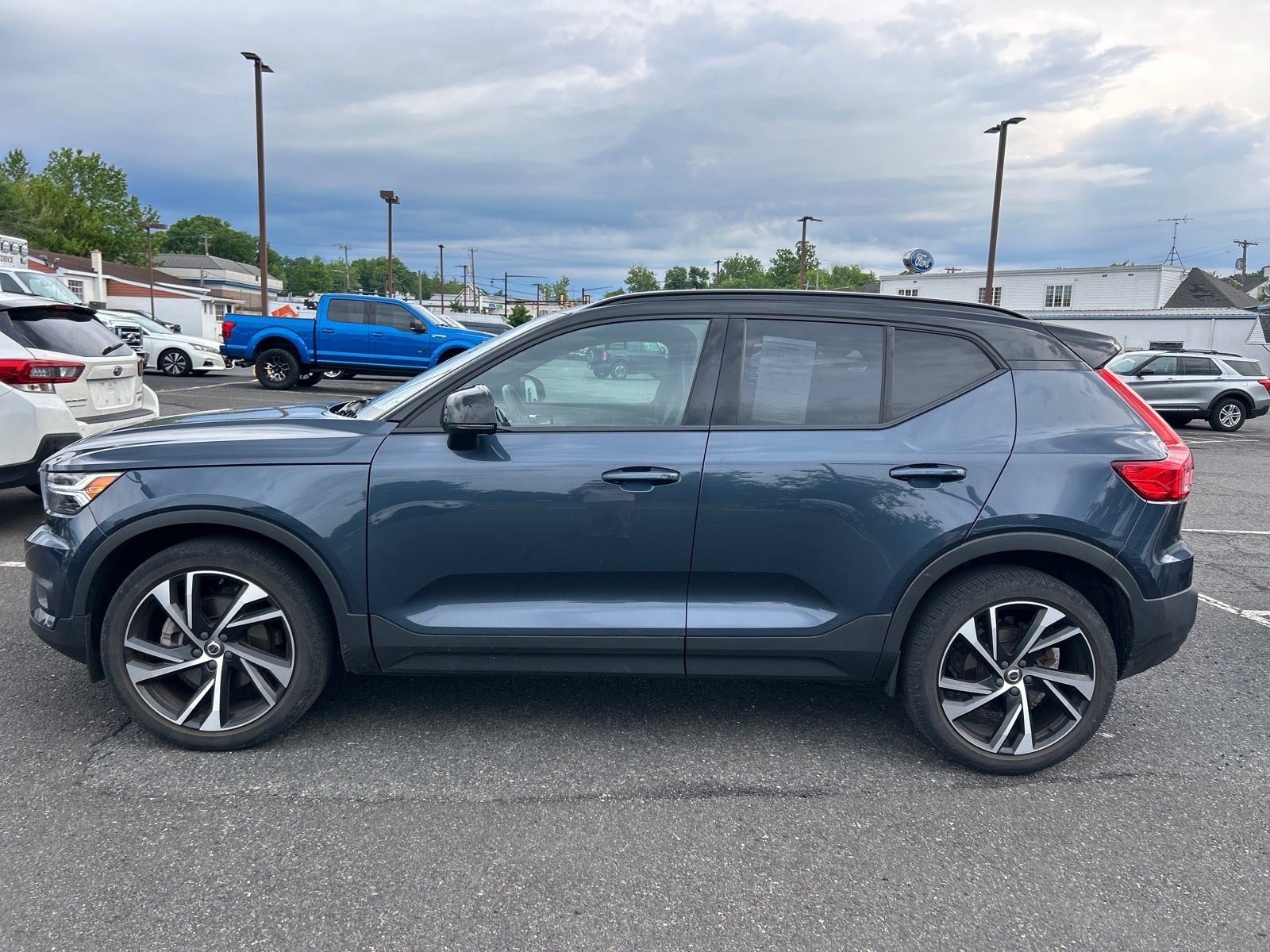 2022 Volvo XC40 R-Design